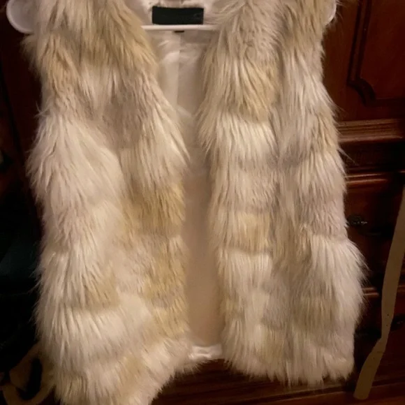 NWOT STEVE MADDEN Faux fur vest size Medium - Picture 1 of 4